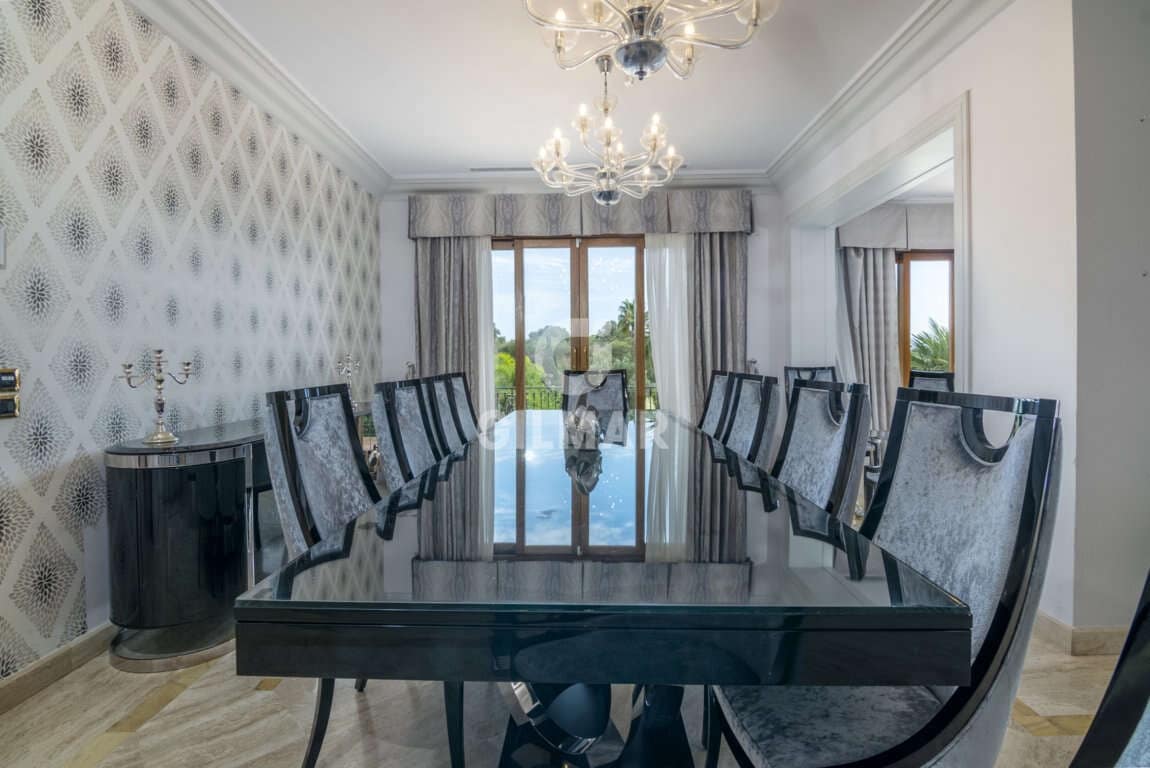 16 slaapkamer Villa te koop in El Paraiso met zwembad garage - € 13.950.000 (Ref: 9206025)