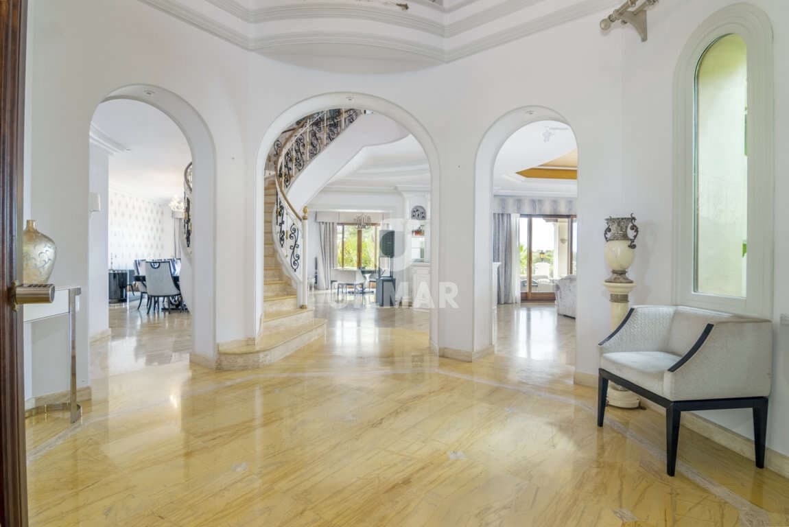 16 slaapkamer Villa te koop in El Paraiso met zwembad garage - € 13.950.000 (Ref: 9206025)