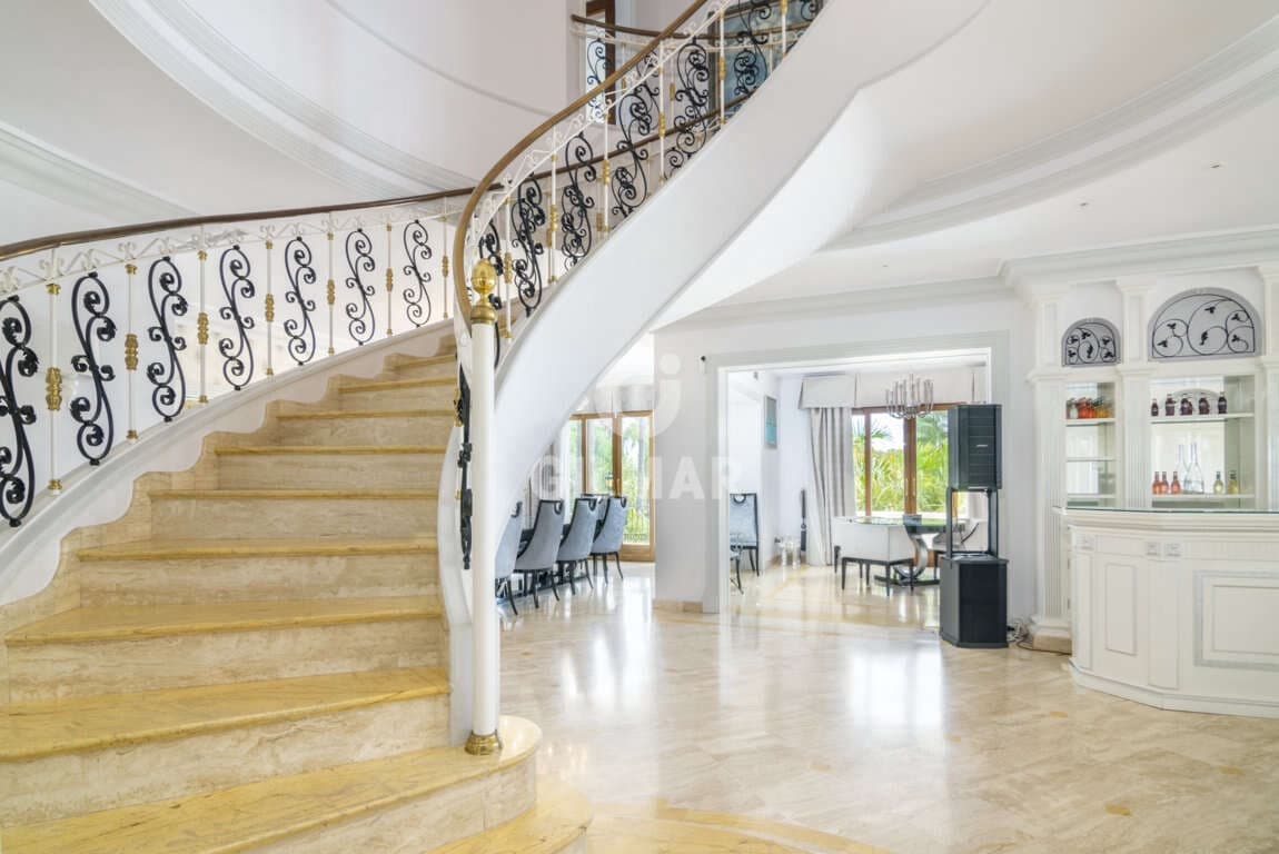 16 slaapkamer Villa te koop in El Paraiso met zwembad garage - € 13.950.000 (Ref: 9206025)