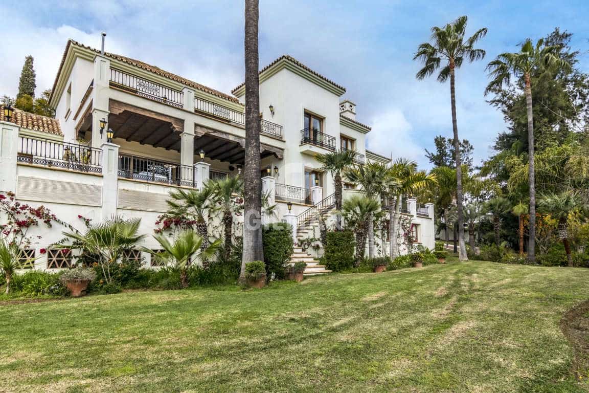 16 slaapkamer Villa te koop in El Paraiso met zwembad garage - € 13.950.000 (Ref: 9206025)