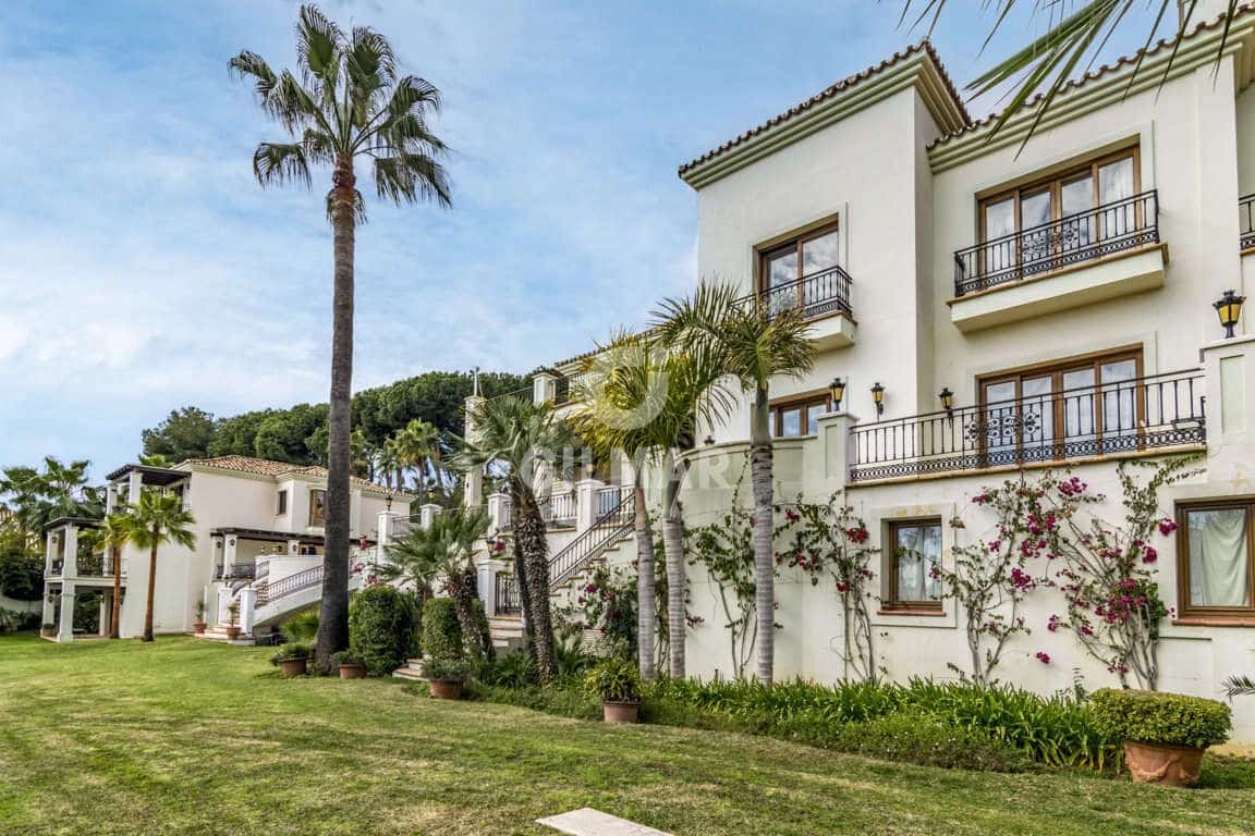 16 slaapkamer Villa te koop in El Paraiso met zwembad garage - € 13.950.000 (Ref: 9206025)