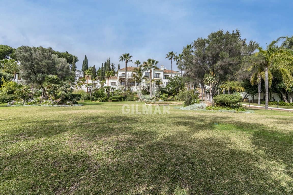 16 slaapkamer Villa te koop in El Paraiso met zwembad garage - € 13.950.000 (Ref: 9206025)