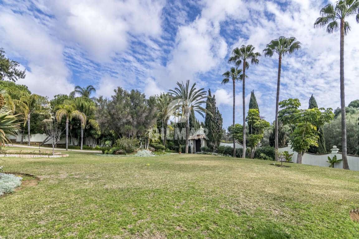 16 slaapkamer Villa te koop in El Paraiso met zwembad garage - € 13.950.000 (Ref: 9206025)