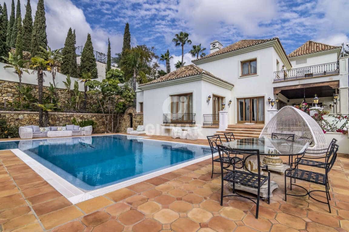 16 slaapkamer Villa te koop in El Paraiso met zwembad garage - € 13.950.000 (Ref: 9206025)