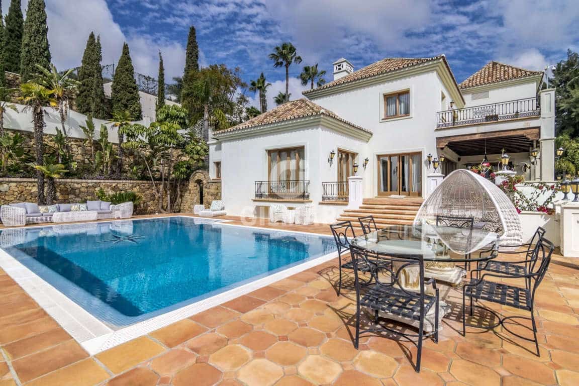 16 slaapkamer Villa te koop in El Paraiso met zwembad garage - € 13.950.000 (Ref: 9206025)