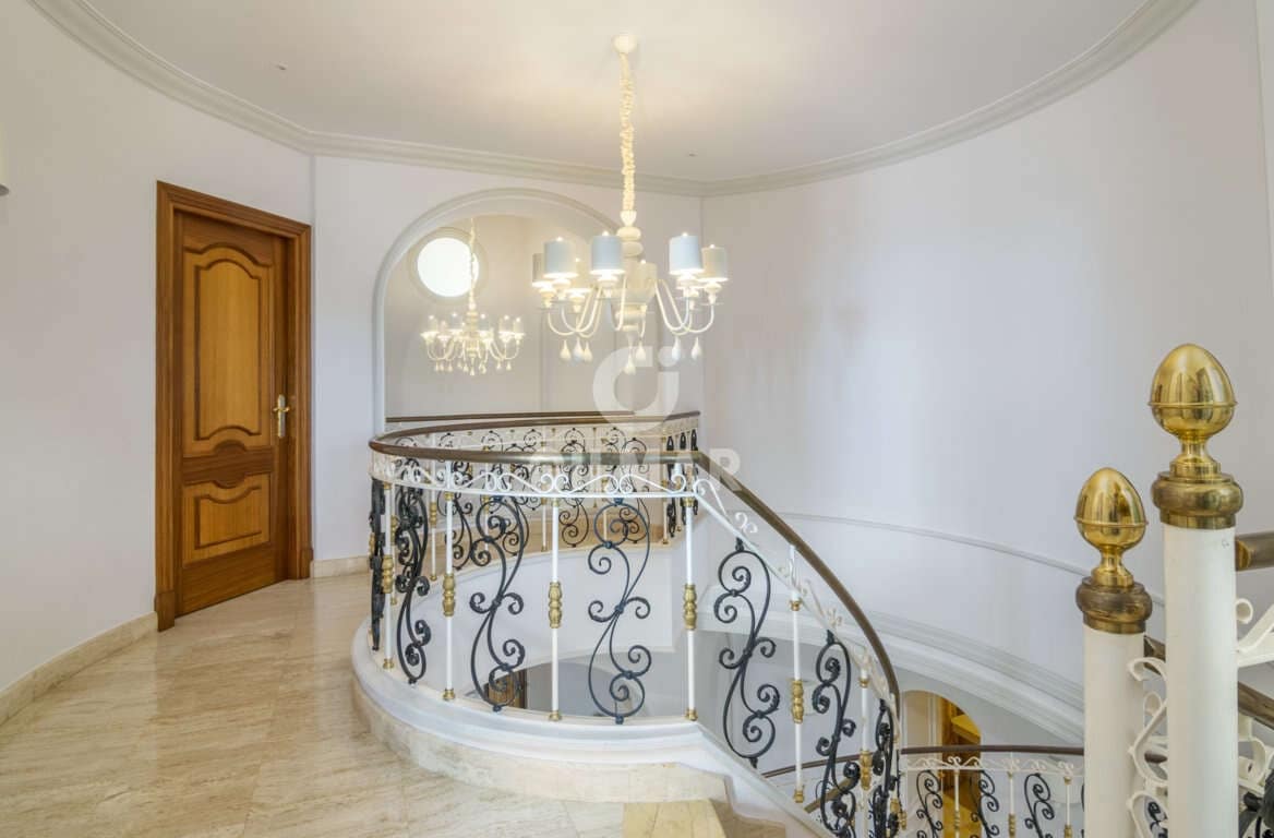 16 slaapkamer Villa te koop in El Paraiso met zwembad garage - € 13.950.000 (Ref: 9206025)