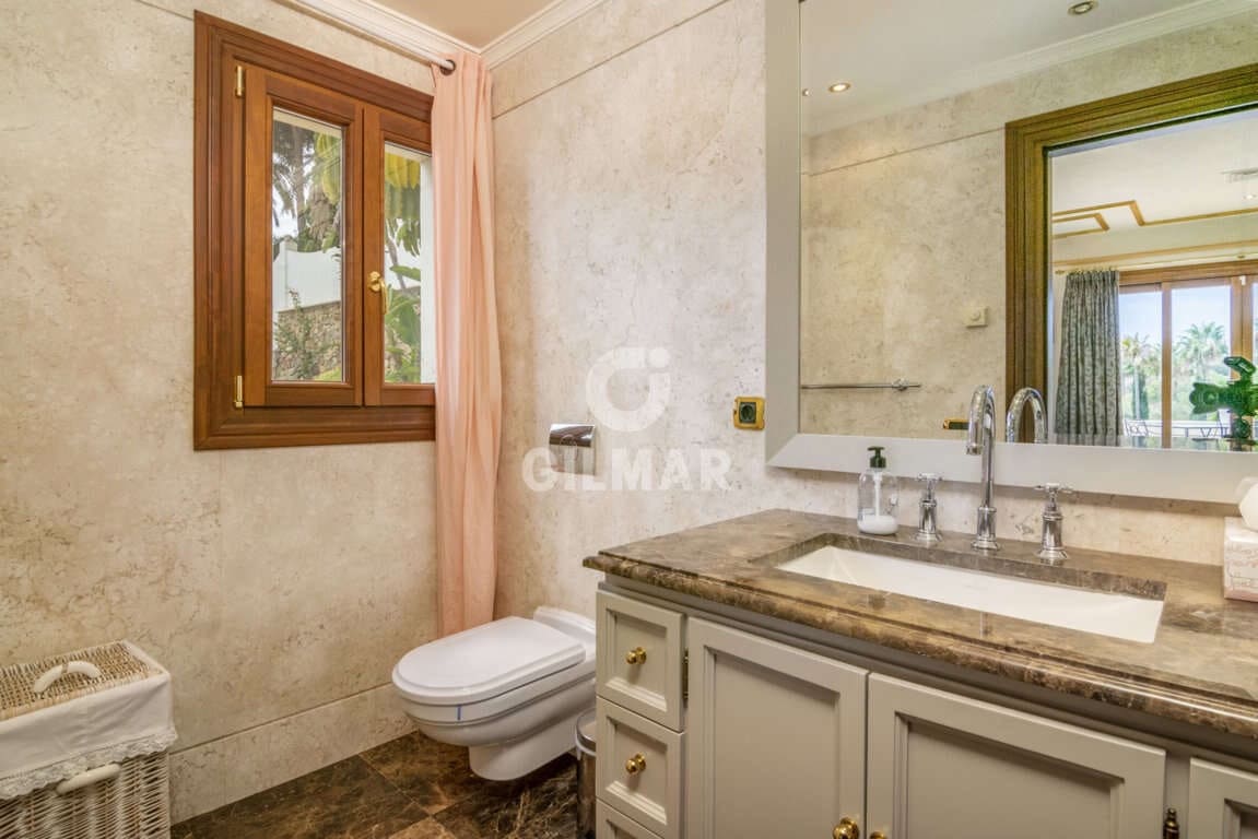 16 slaapkamer Villa te koop in El Paraiso met zwembad garage - € 13.950.000 (Ref: 9206025)