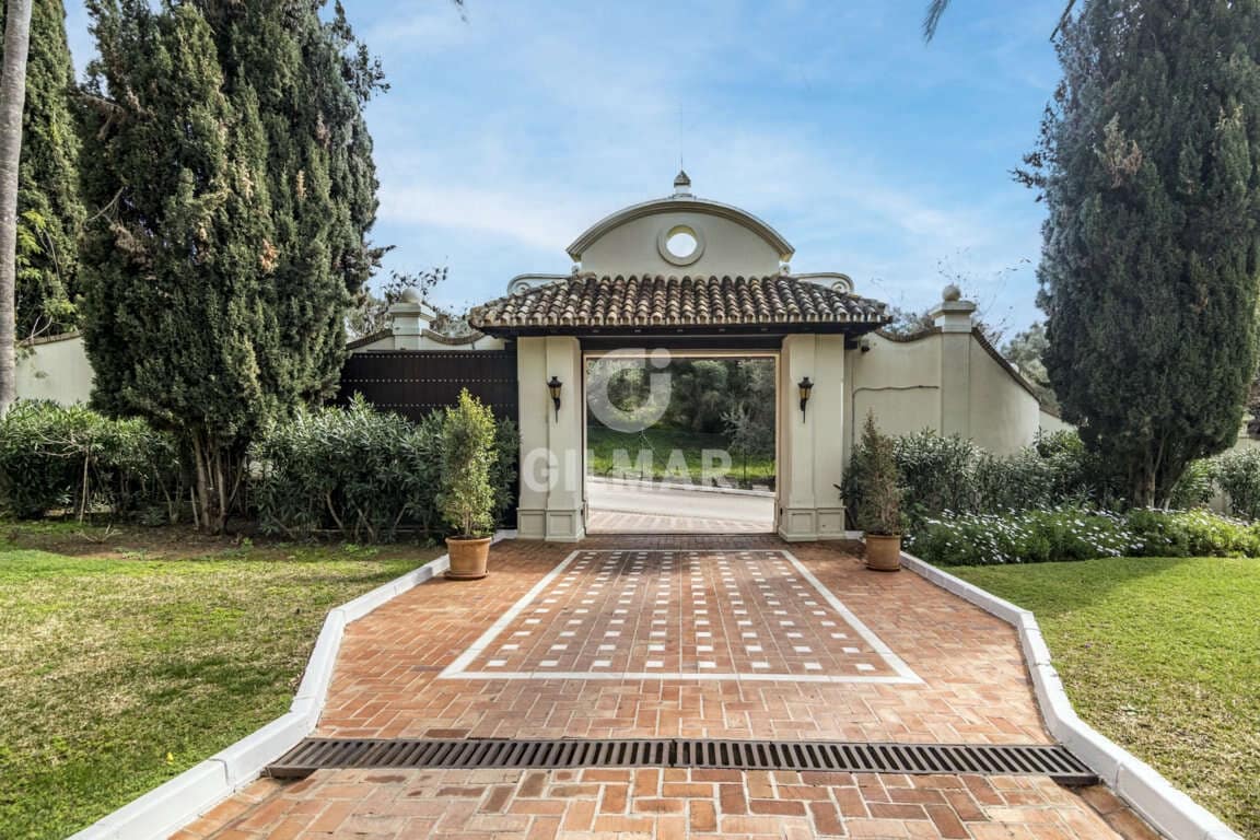 16 slaapkamer Villa te koop in El Paraiso met zwembad garage - € 13.950.000 (Ref: 9206025)