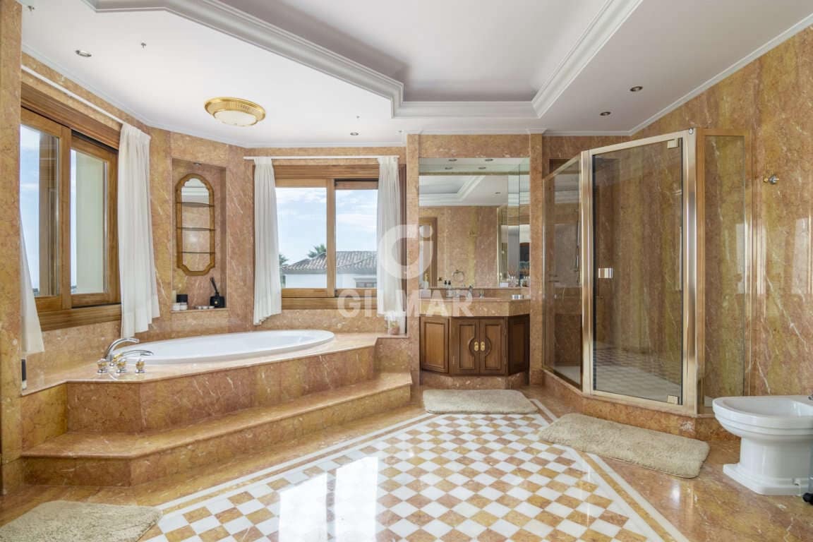 16 slaapkamer Villa te koop in El Paraiso met zwembad garage - € 13.950.000 (Ref: 9206025)