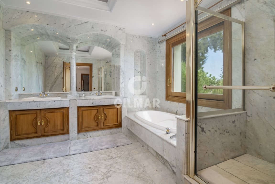 16 slaapkamer Villa te koop in El Paraiso met zwembad garage - € 13.950.000 (Ref: 9206025)