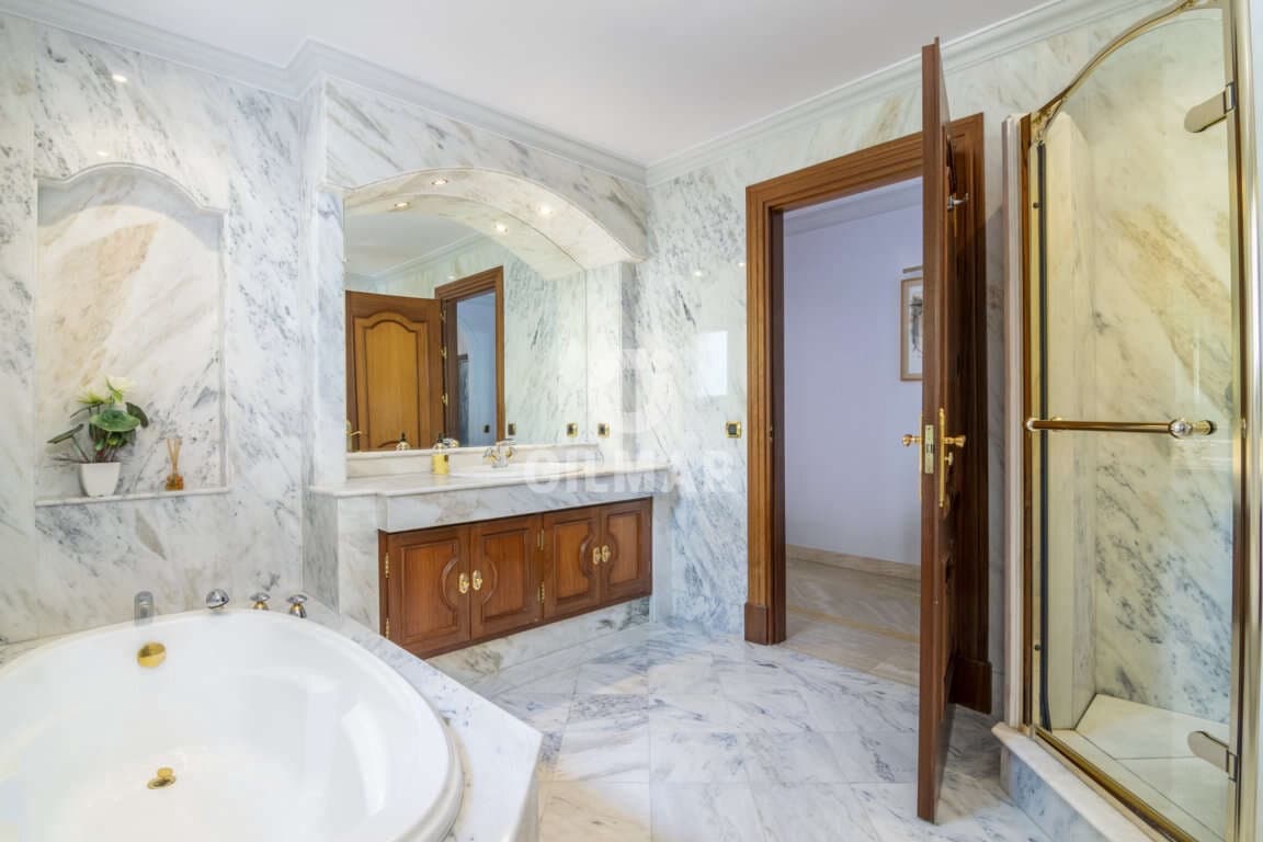 16 slaapkamer Villa te koop in El Paraiso met zwembad garage - € 13.950.000 (Ref: 9206025)