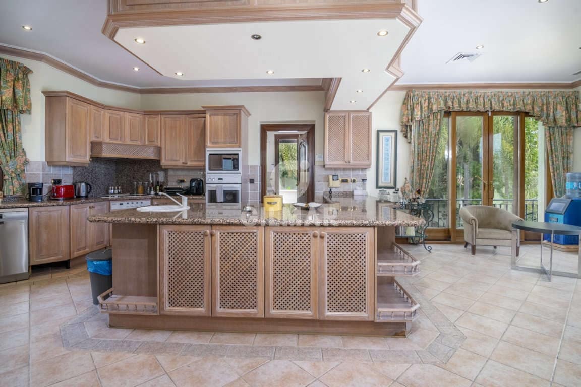 16 slaapkamer Villa te koop in El Paraiso met zwembad garage - € 13.950.000 (Ref: 9206025)