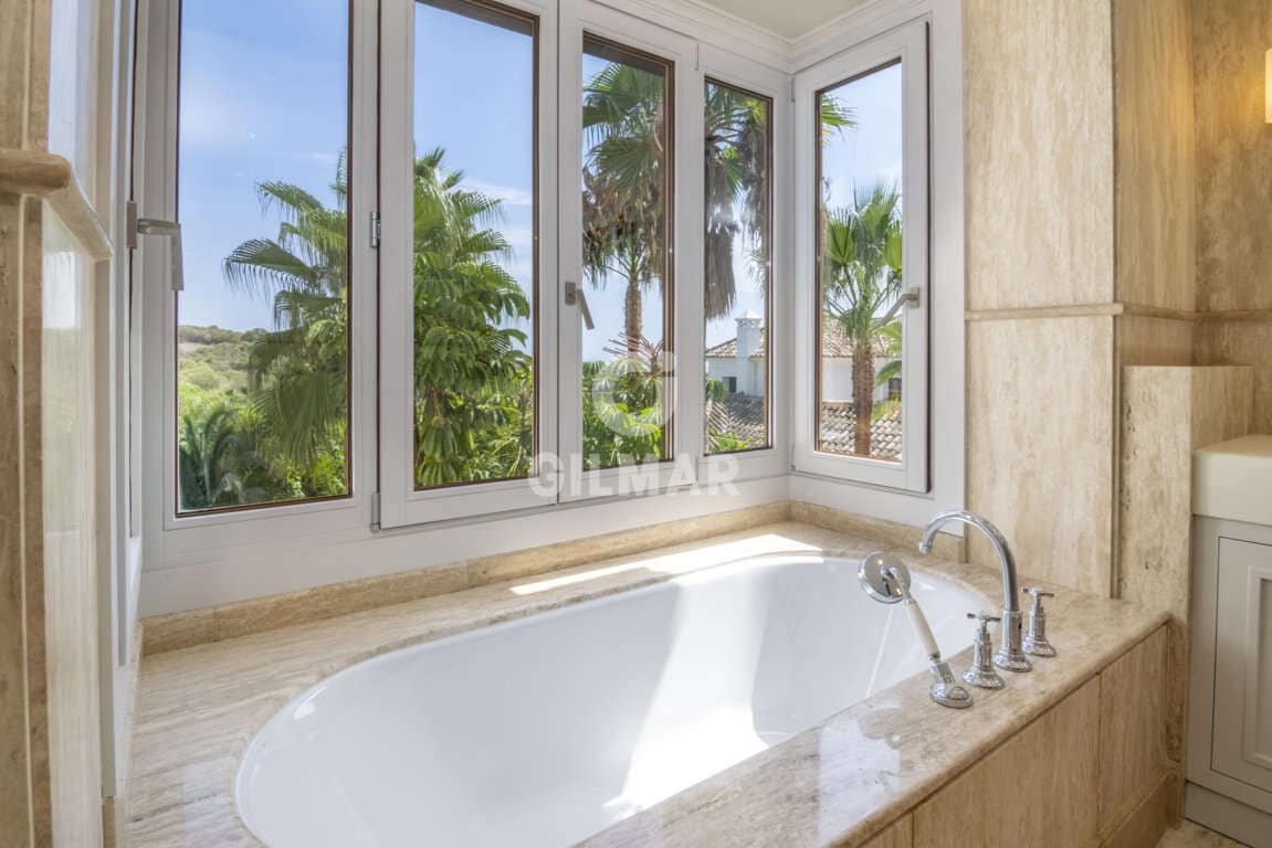 16 slaapkamer Villa te koop in El Paraiso met zwembad garage - € 13.950.000 (Ref: 9206025)