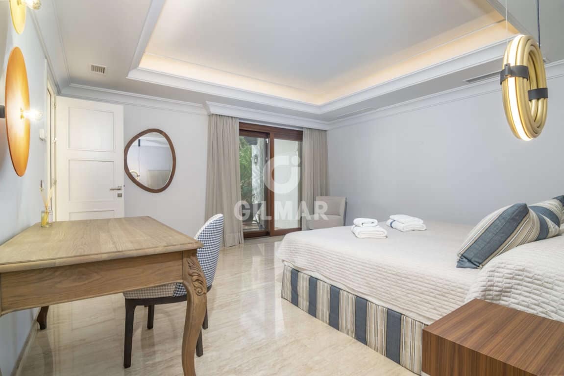 16 slaapkamer Villa te koop in El Paraiso met zwembad garage - € 13.950.000 (Ref: 9206025)