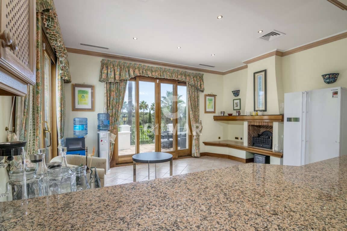 16 slaapkamer Villa te koop in El Paraiso met zwembad garage - € 13.950.000 (Ref: 9206025)