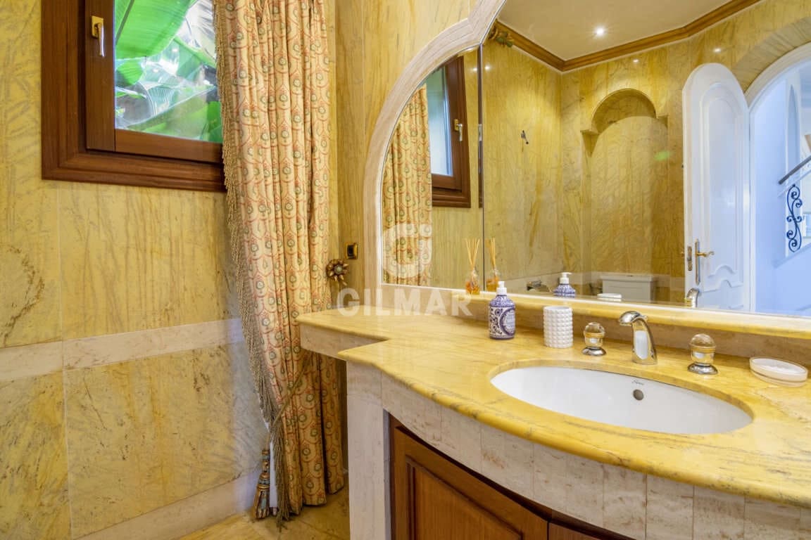 16 slaapkamer Villa te koop in El Paraiso met zwembad garage - € 13.950.000 (Ref: 9206025)