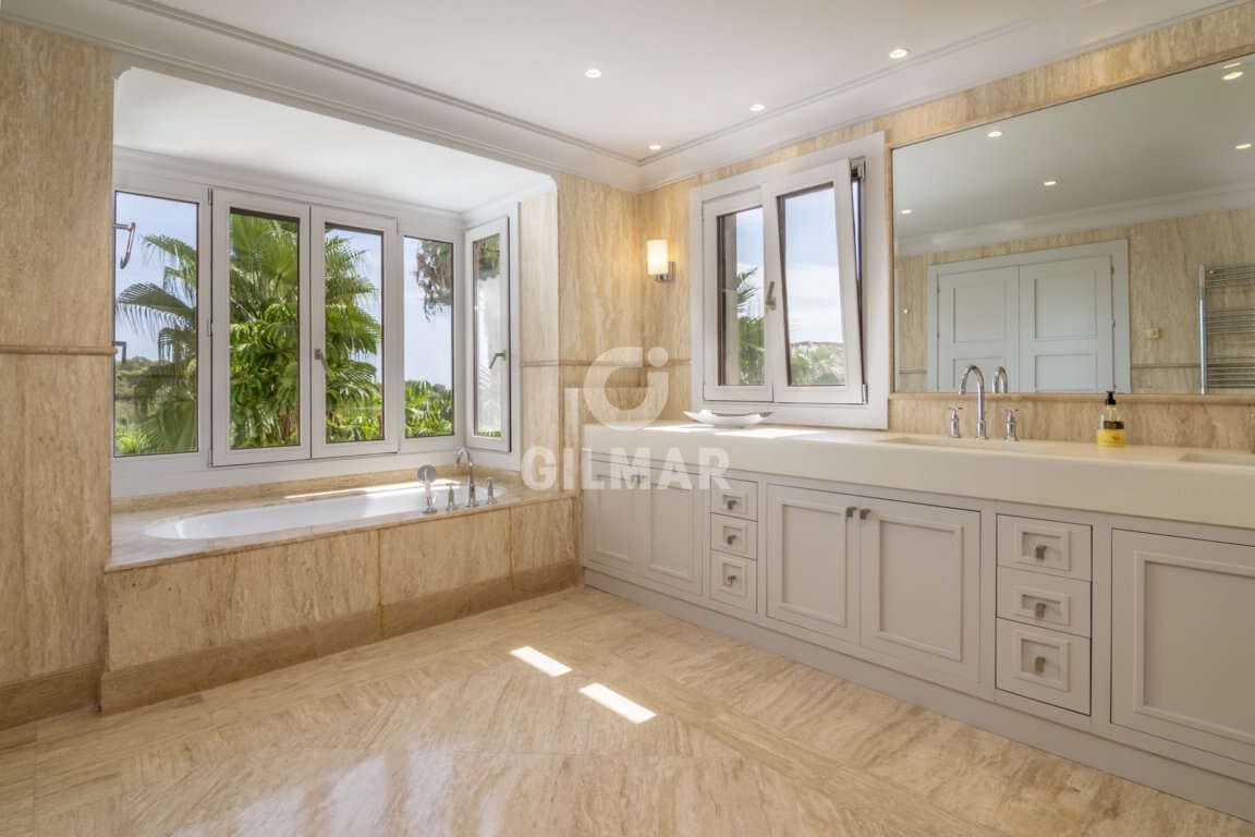 16 slaapkamer Villa te koop in El Paraiso met zwembad garage - € 13.950.000 (Ref: 9206025)