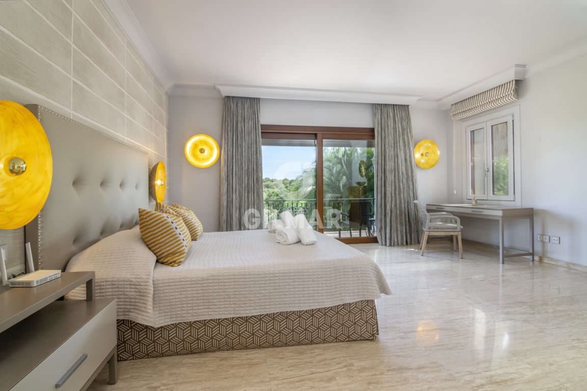 16 slaapkamer Villa te koop in El Paraiso met zwembad garage - € 13.950.000 (Ref: 9206025)