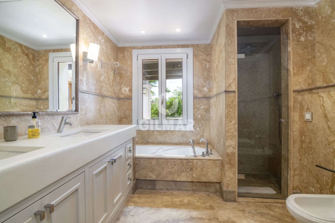 16 slaapkamer Villa te koop in El Paraiso met zwembad garage - € 13.950.000 (Ref: 9206025)