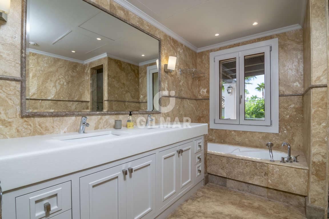 16 slaapkamer Villa te koop in El Paraiso met zwembad garage - € 13.950.000 (Ref: 9206025)