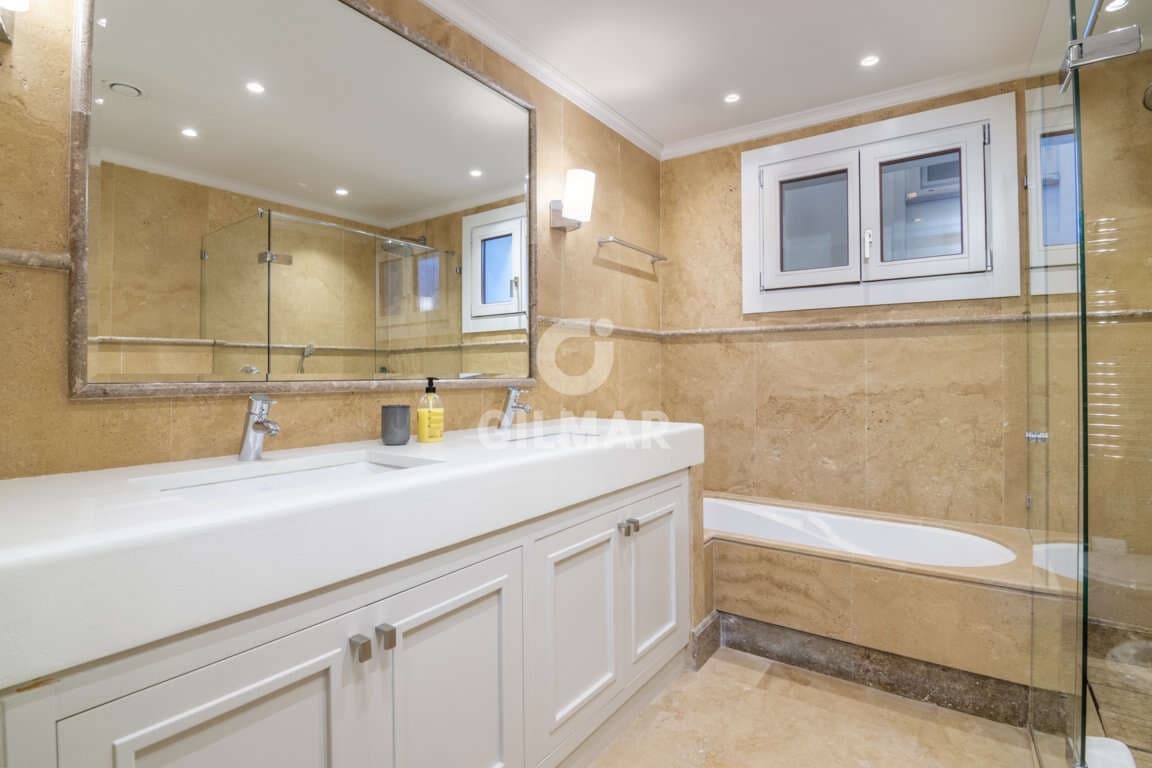 16 slaapkamer Villa te koop in El Paraiso met zwembad garage - € 13.950.000 (Ref: 9206025)