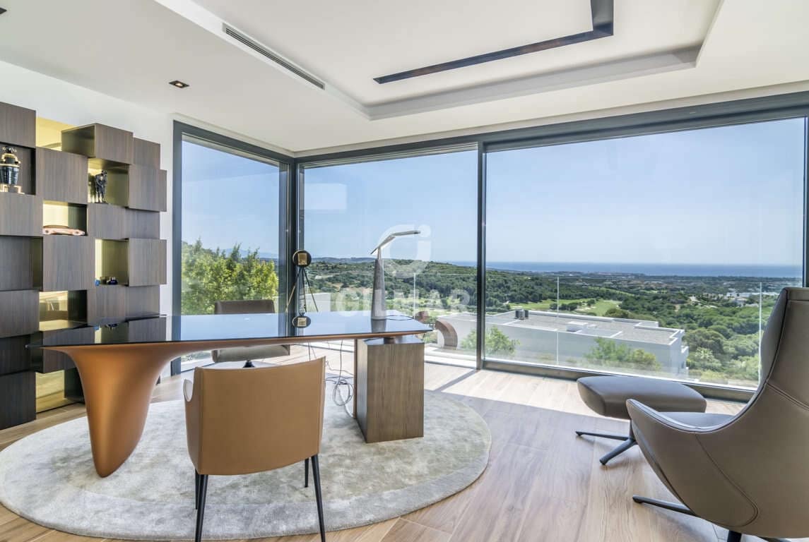 5 bedroom Villa for sale in Sotogrande with pool garage - € 4,750,000 (Ref: 9206026)