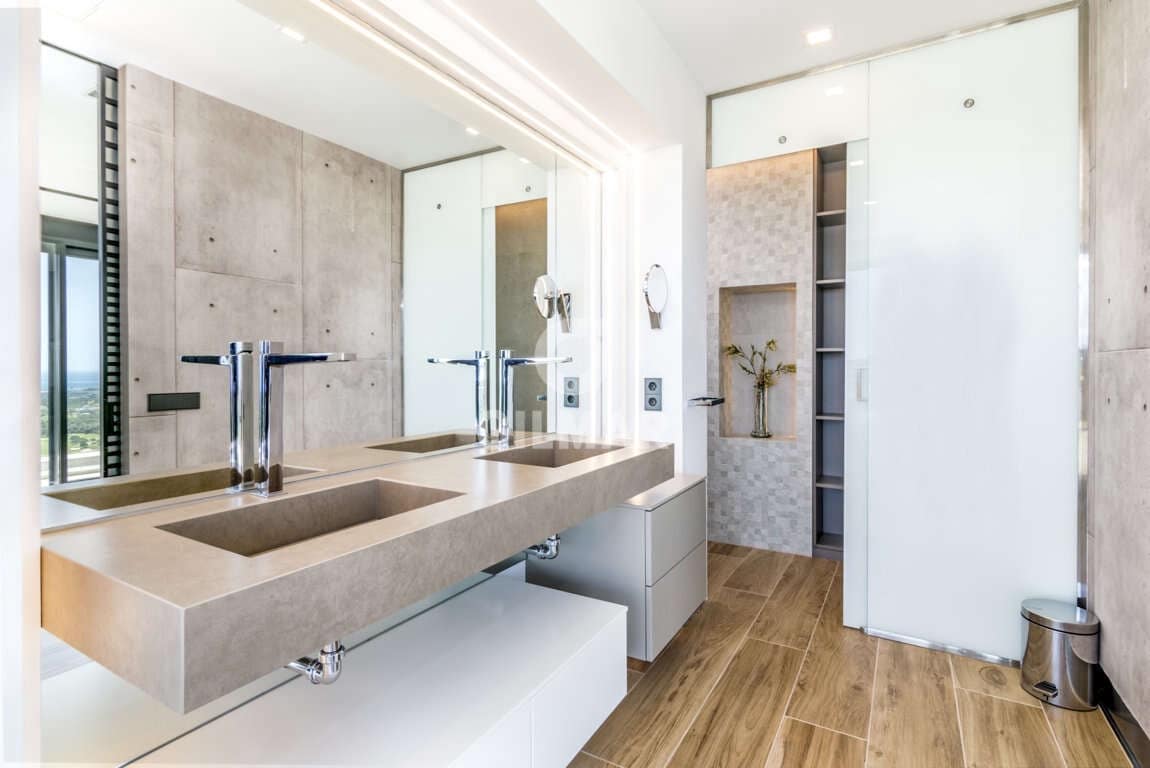 5 bedroom Villa for sale in Sotogrande with pool garage - € 4,750,000 (Ref: 9206026)