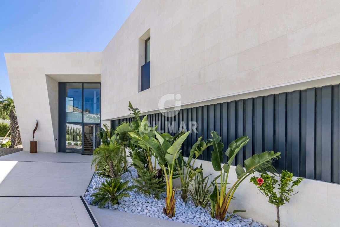 5 bedroom Villa for sale in Sotogrande with pool garage - € 4,750,000 (Ref: 9206026)