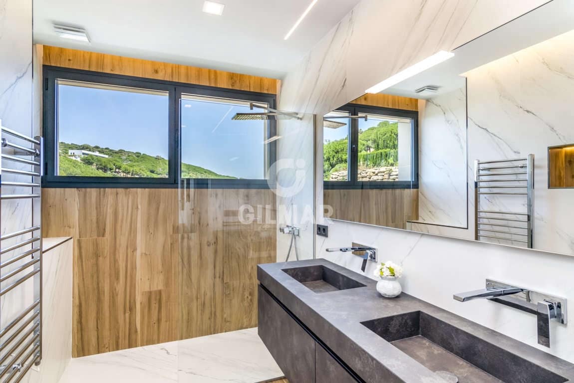 5 bedroom Villa for sale in Sotogrande with pool garage - € 4,750,000 (Ref: 9206026)