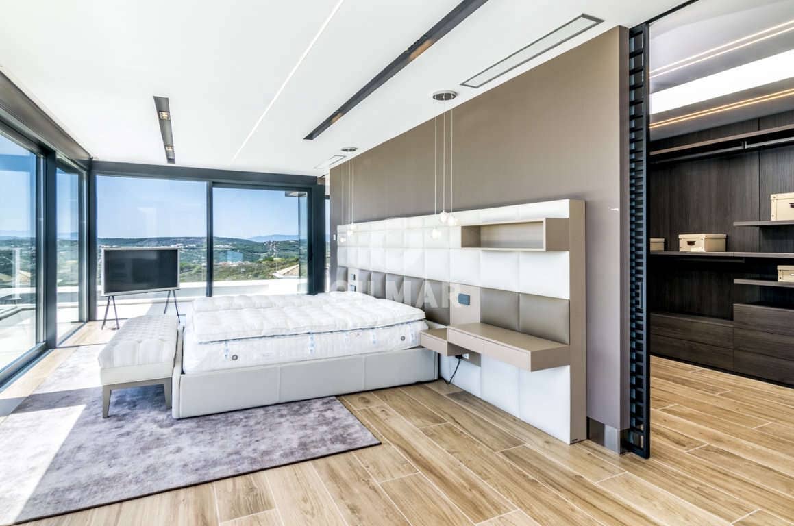5 bedroom Villa for sale in Sotogrande with pool garage - € 4,750,000 (Ref: 9206026)