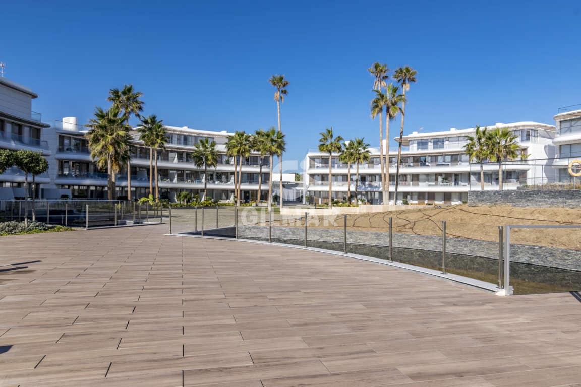 2 soverom Leilighet til salgs i Bahia Dorada med svømmebasseng garasje - € 850 000 (Ref: 9206027)