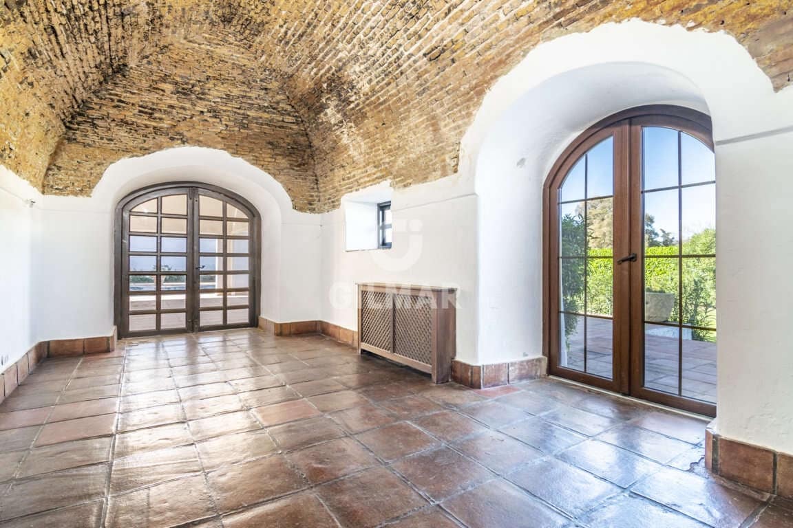 14 sypialnia Willa na sprzedaż w Guadiaro z basenem garażem - 3 500 000 € (Ref: 9206028)