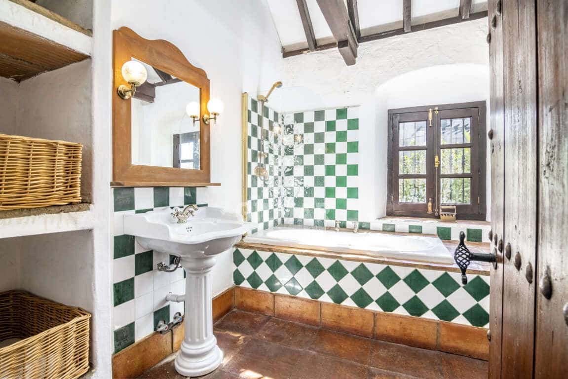 14 sypialnia Willa na sprzedaż w Guadiaro z basenem garażem - 3 500 000 € (Ref: 9206028)