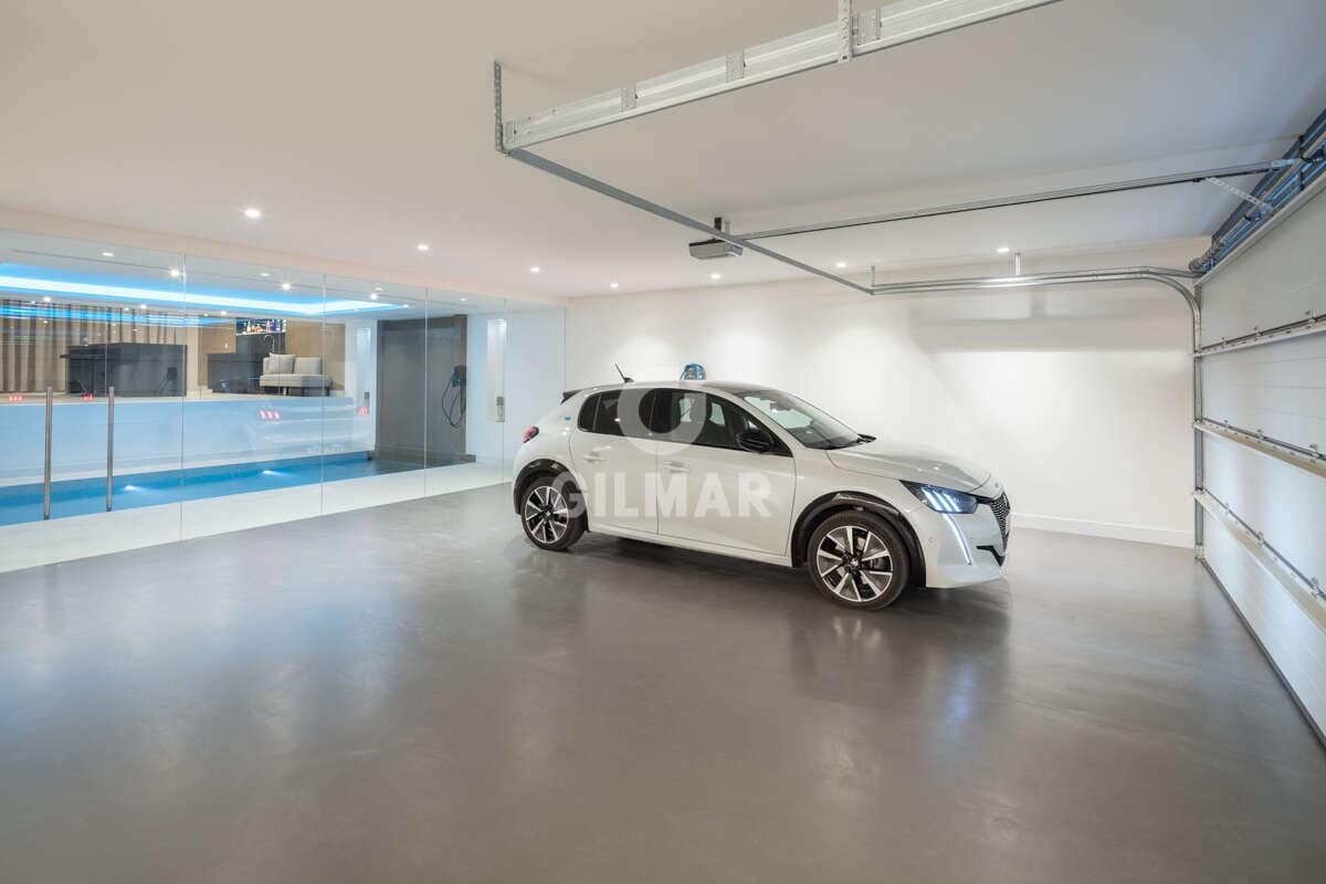 5 soverom Villa til salgs i Nueva Andalucia med svømmebasseng garasje - € 5 395 000 (Ref: 9206032)