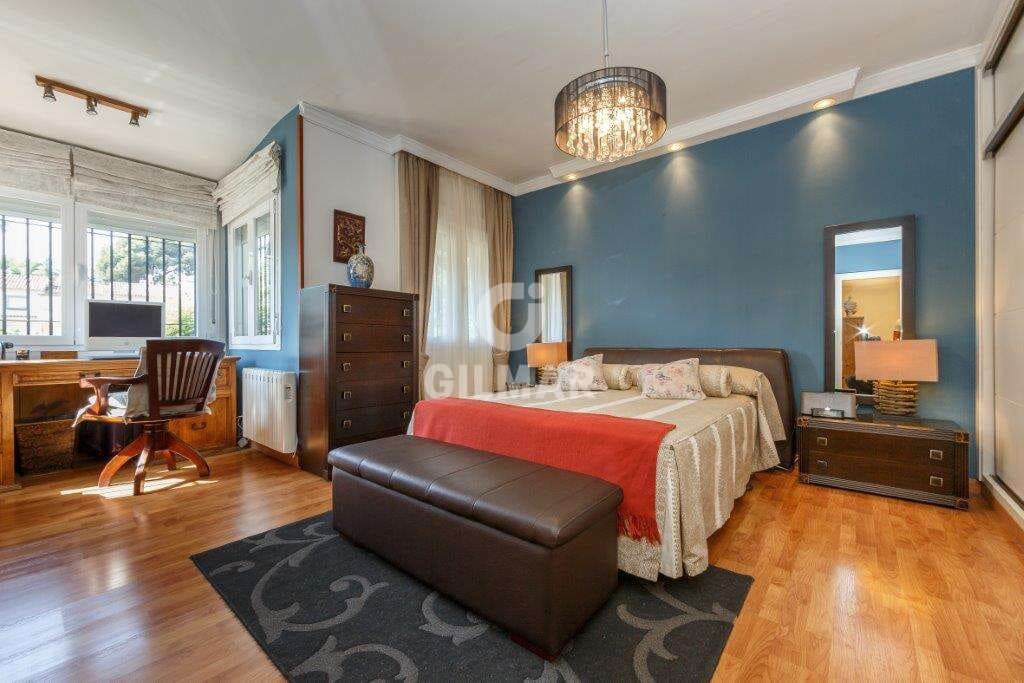 5 sypialnia Dom blizniak na sprzedaż w Nueva Andalucia z basenem garażem - 1 050 000 € (Ref: 9206035)