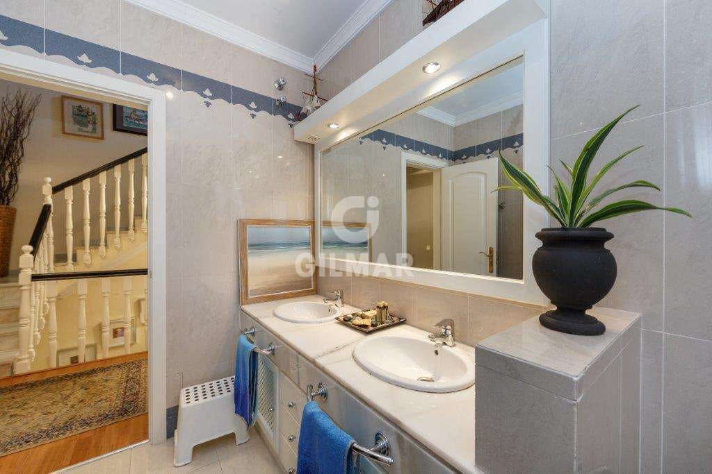 5 sypialnia Dom blizniak na sprzedaż w Nueva Andalucia z basenem garażem - 1 050 000 € (Ref: 9206035)