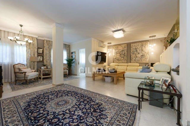 5 makuuhuone Paritalo myytävänä paikassa Nueva Andalucía Centro, Marbella mukana uima-altaan 
autotalli - 1 050 000 € (Ref: 9206035)