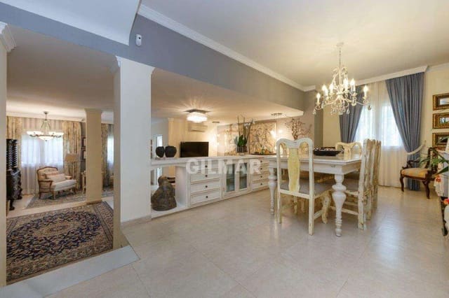 5 makuuhuone Paritalo myytävänä paikassa Nueva Andalucía Centro, Marbella mukana uima-altaan 
autotalli - 1 050 000 € (Ref: 9206035)