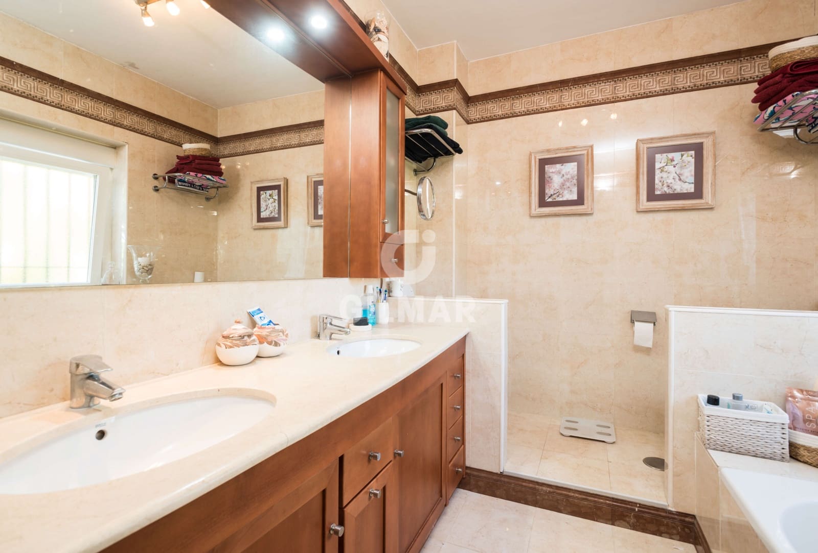 5 sypialnia Dom blizniak na sprzedaż w Nueva Andalucia z basenem garażem - 1 050 000 € (Ref: 9206035)