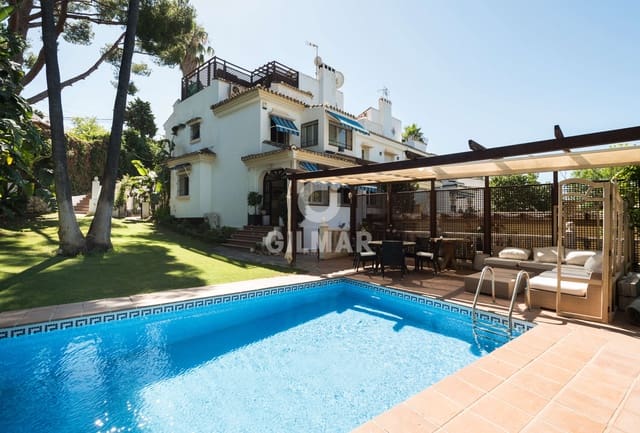 5 makuuhuone Paritalo myytävänä paikassa Nueva Andalucía Centro, Marbella mukana uima-altaan 
autotalli - 1 050 000 € (Ref: 9206035)