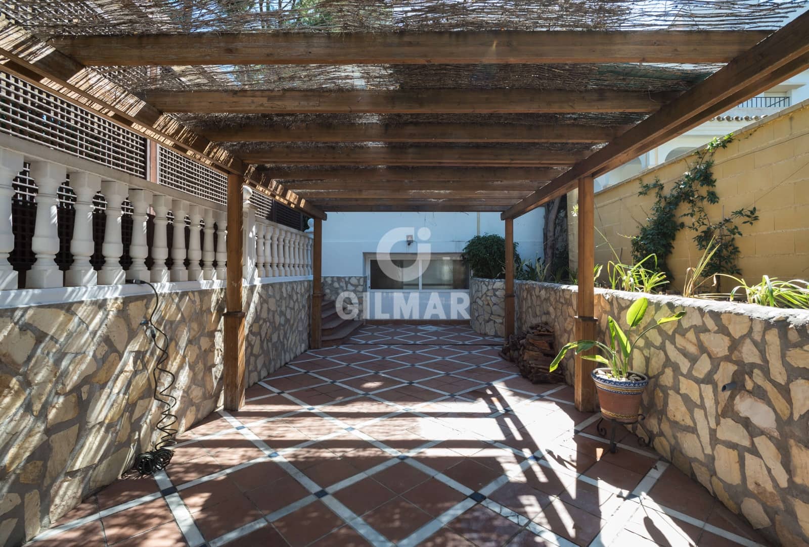 5 sypialnia Dom blizniak na sprzedaż w Nueva Andalucia z basenem garażem - 1 050 000 € (Ref: 9206035)