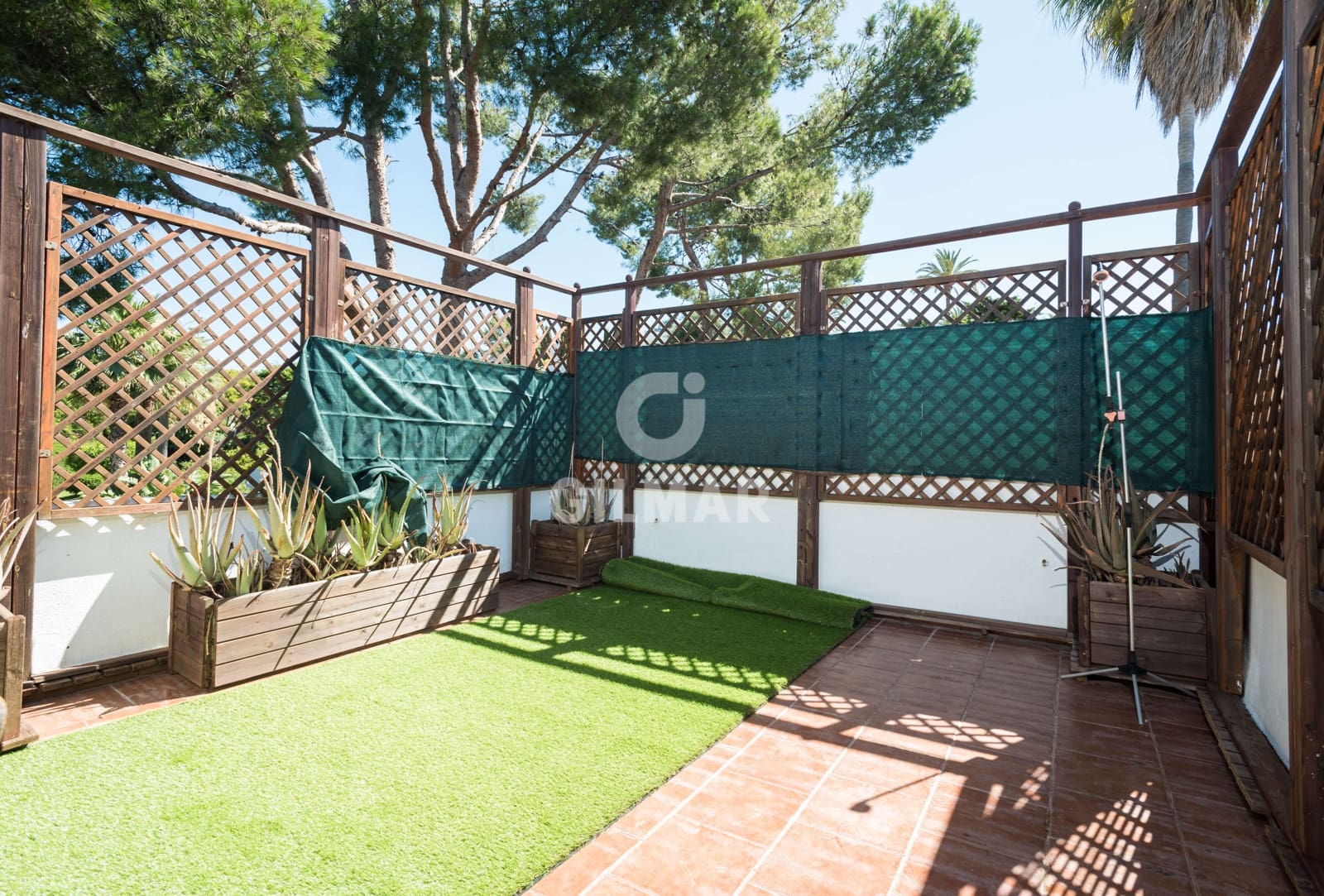 5 sypialnia Dom blizniak na sprzedaż w Nueva Andalucia z basenem garażem - 1 050 000 € (Ref: 9206035)