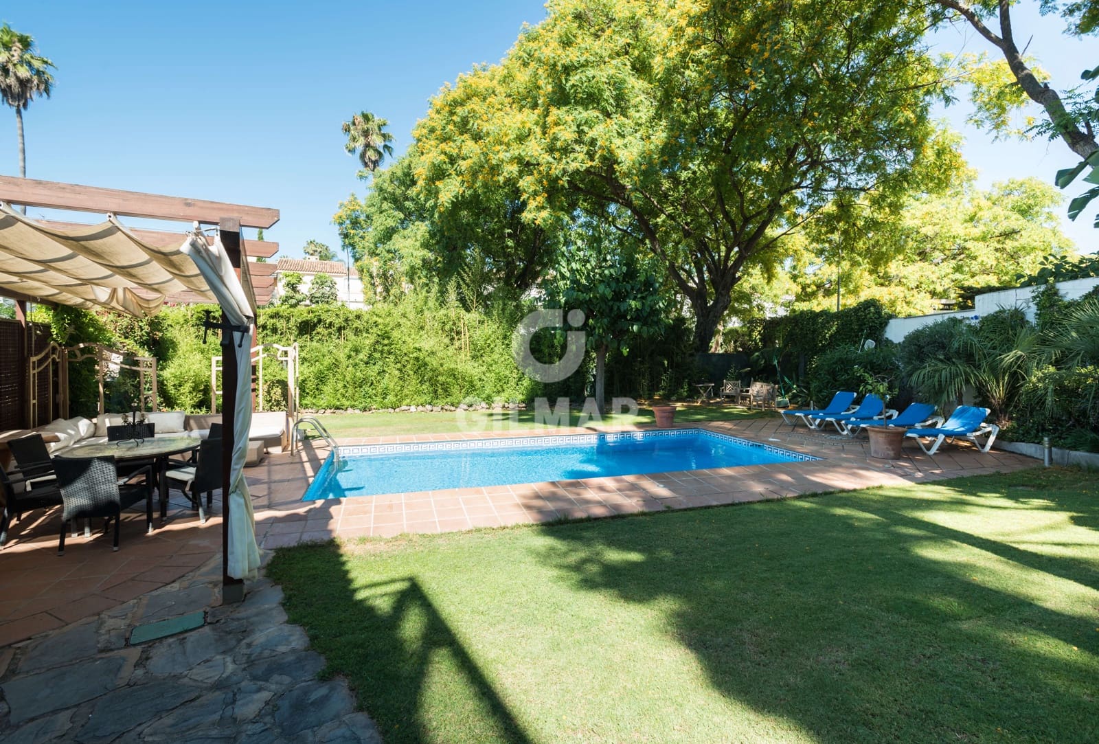 5 sypialnia Dom blizniak na sprzedaż w Nueva Andalucia z basenem garażem - 1 050 000 € (Ref: 9206035)