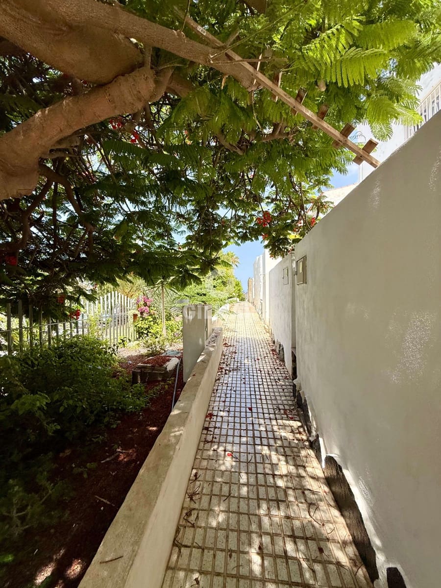 2 bedroom Flat for sale in Costa del Silencio with pool - € 210,000 (Ref: 9206050)