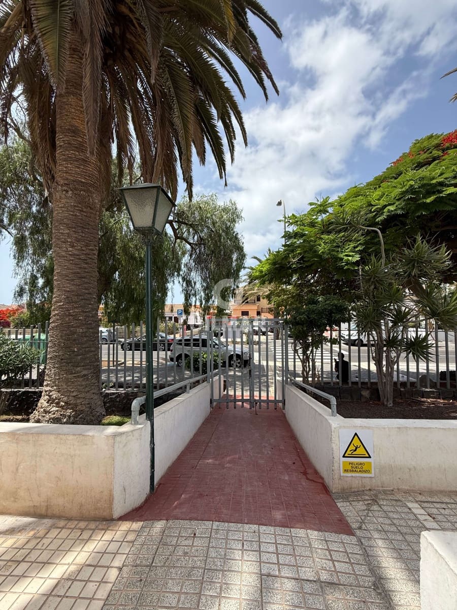 2 bedroom Flat for sale in Costa del Silencio with pool - € 210,000 (Ref: 9206050)