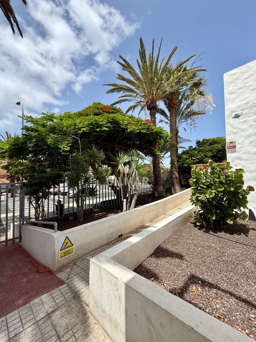 2 bedroom Flat for sale in Costa del Silencio with pool - € 210,000 (Ref: 9206050)