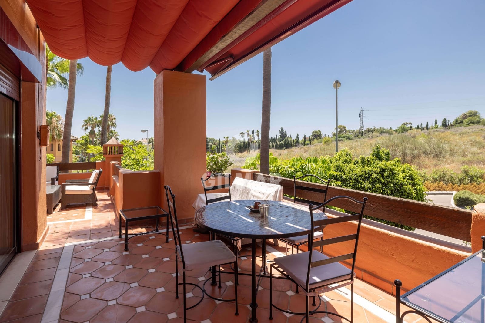 3 soverom Leilighet til salgs i Nueva Andalucia med svømmebasseng garasje - € 1 170 000 (Ref: 9206055)