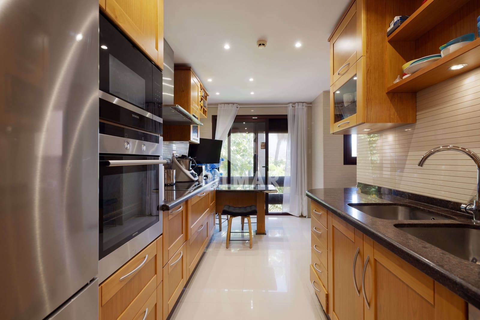 3 soverom Leilighet til salgs i Nueva Andalucia med svømmebasseng garasje - € 1 170 000 (Ref: 9206055)