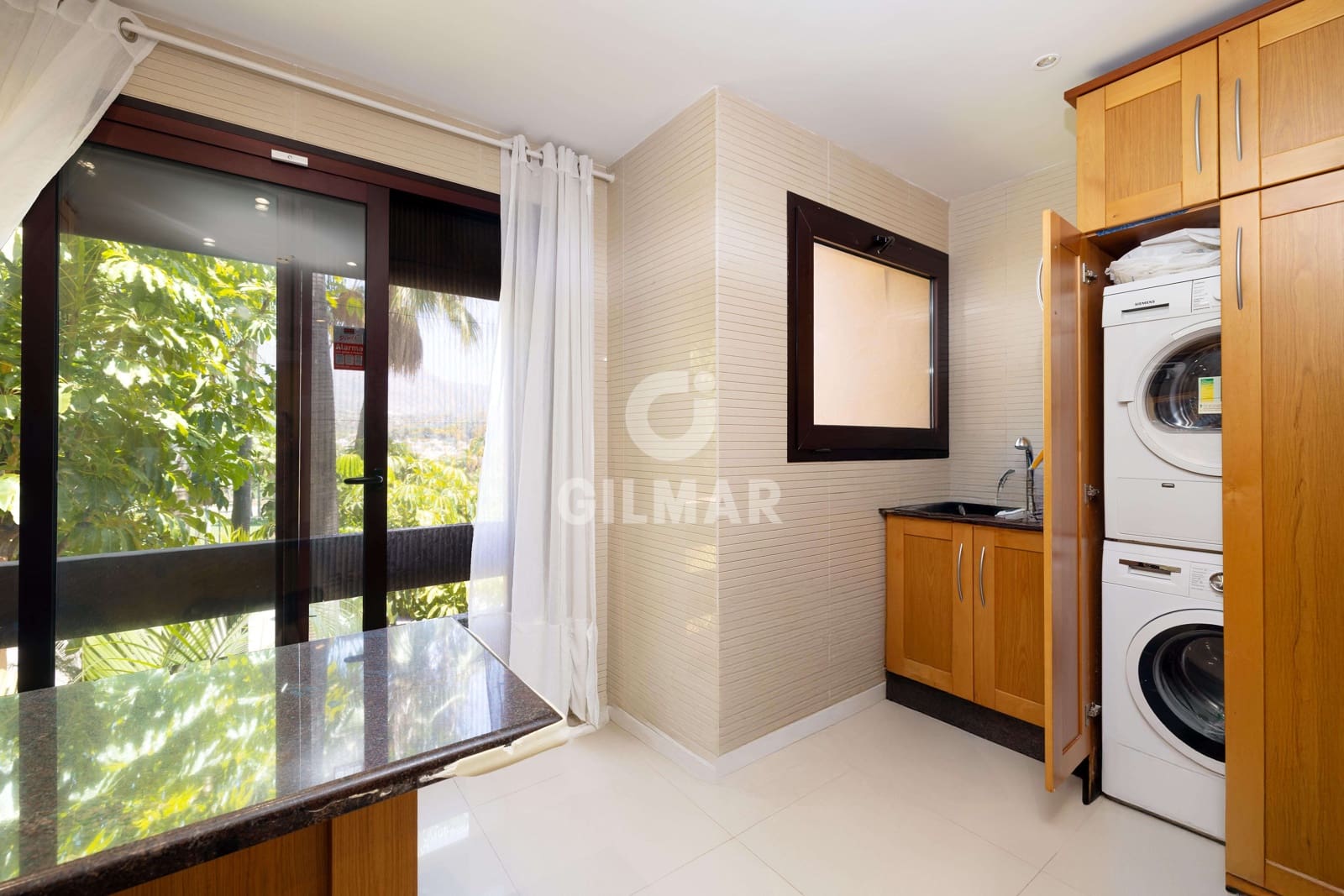 3 soverom Leilighet til salgs i Nueva Andalucia med svømmebasseng garasje - € 1 170 000 (Ref: 9206055)