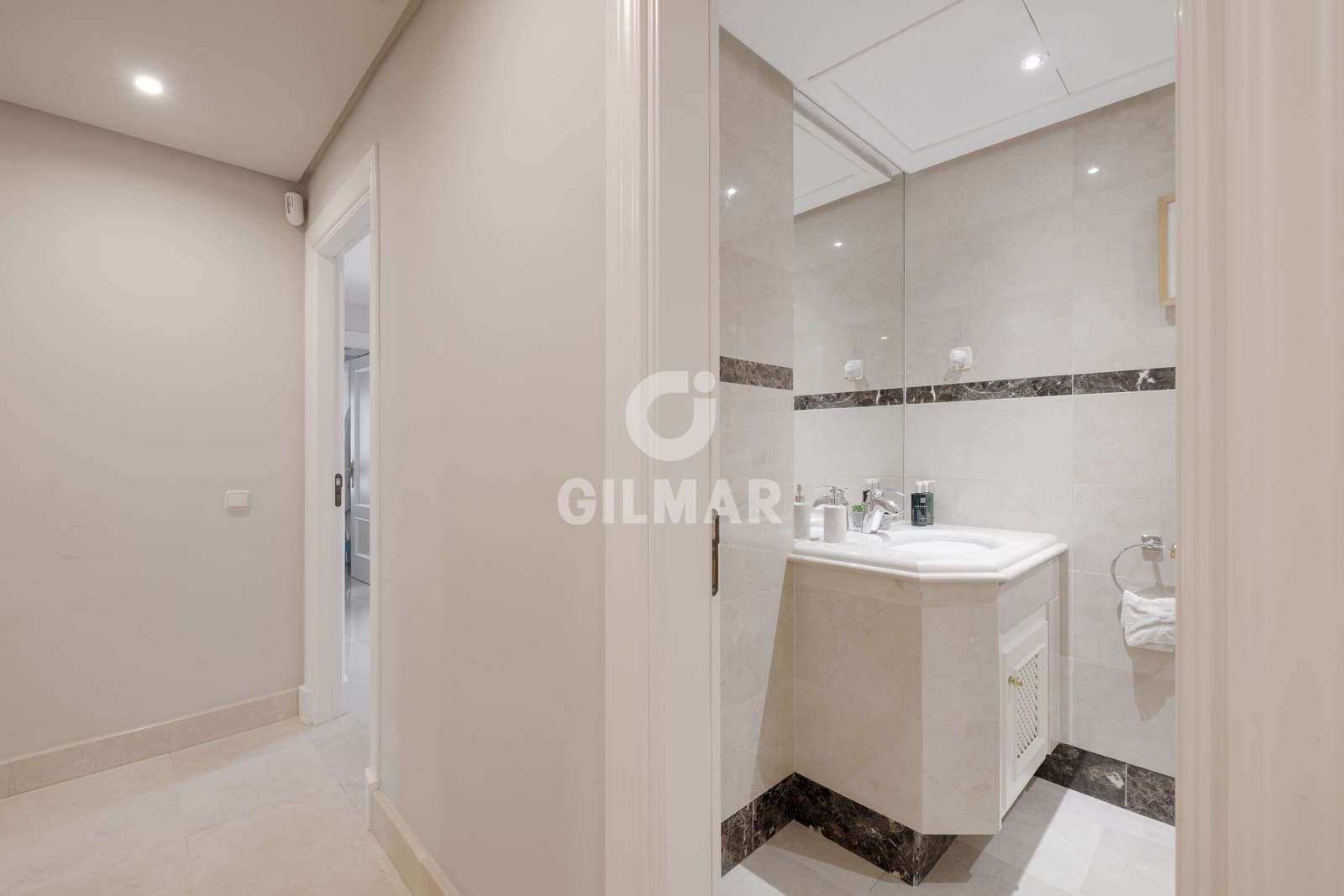 3 soverom Leilighet til salgs i Nueva Andalucia med svømmebasseng garasje - € 1 170 000 (Ref: 9206055)